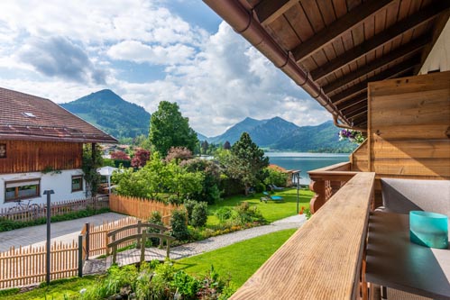 Ferienwohnung Seeheimat | Blick vom Balkon in die Berge
