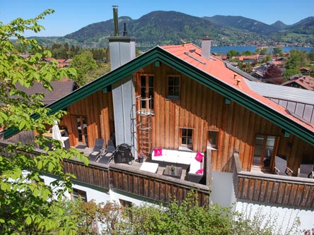 Ferienwohnung Hochsitz | Außenansicht der Terrasse mit Lounge & Grill